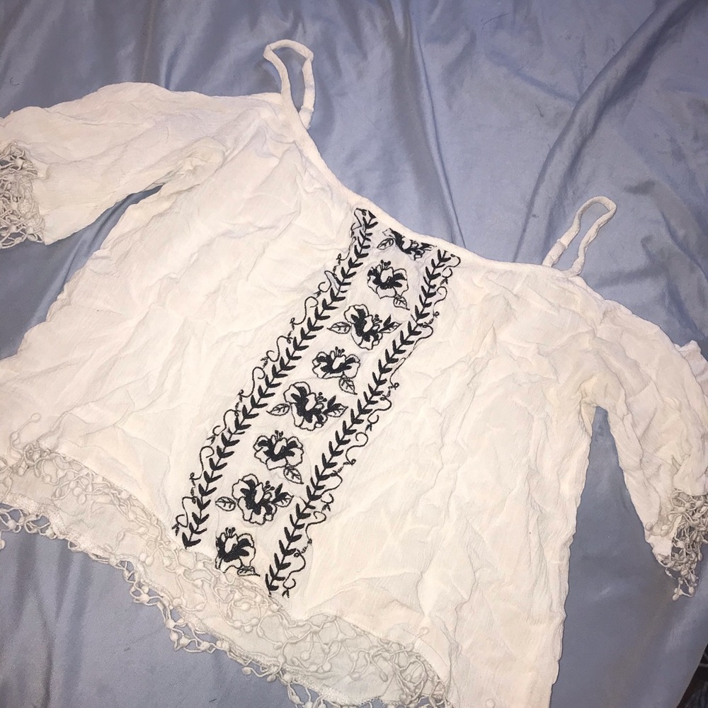 Off shoulders blouse